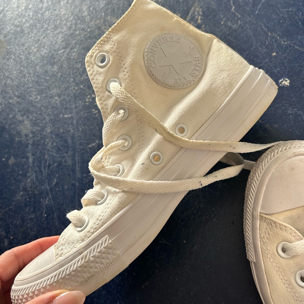 Converse shoes - Picture 2 of 2